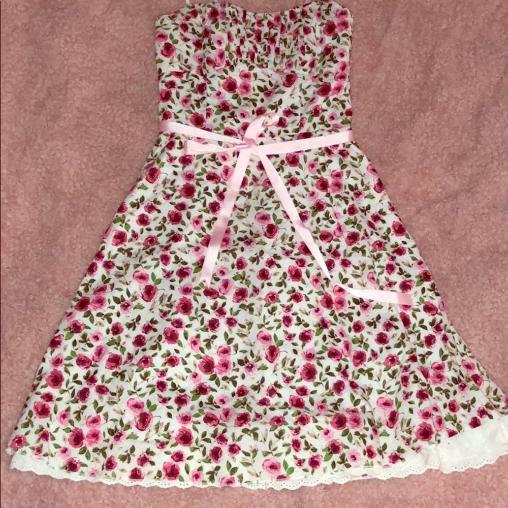 Floral A-line dress with peekaboo lace